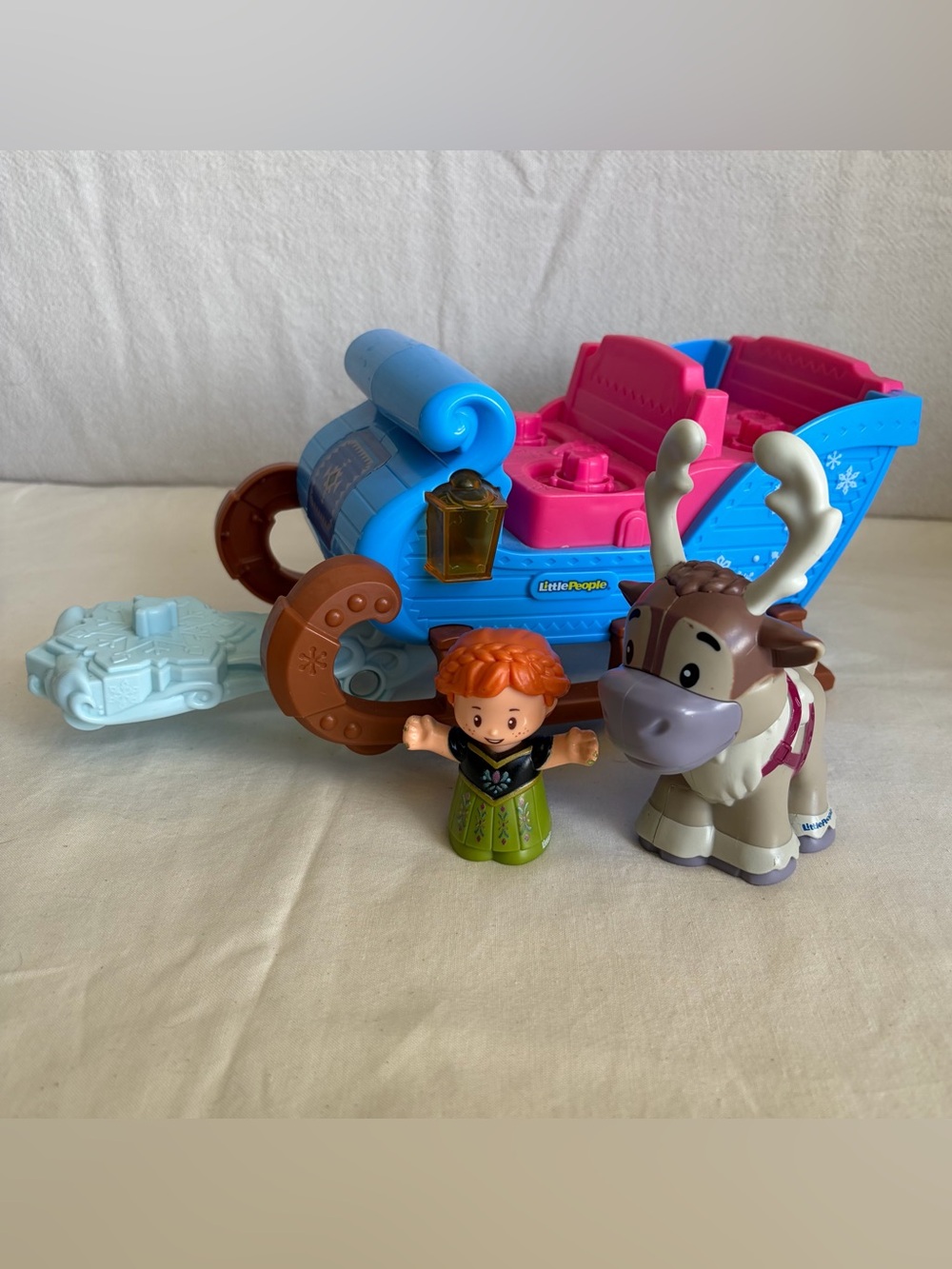 Fisher-Price Little People Disney Frozen Sleigh Sled Set w/ Anna and Sven